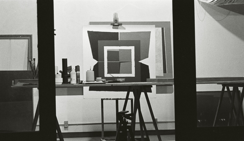 O artista em seu atelier em Petrópolis, ensaio de Ricardo de Hollanda.